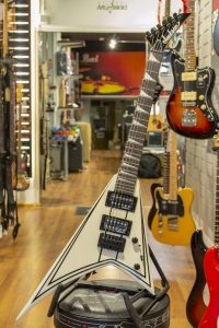 Jackson JS1X Minion Rhoads